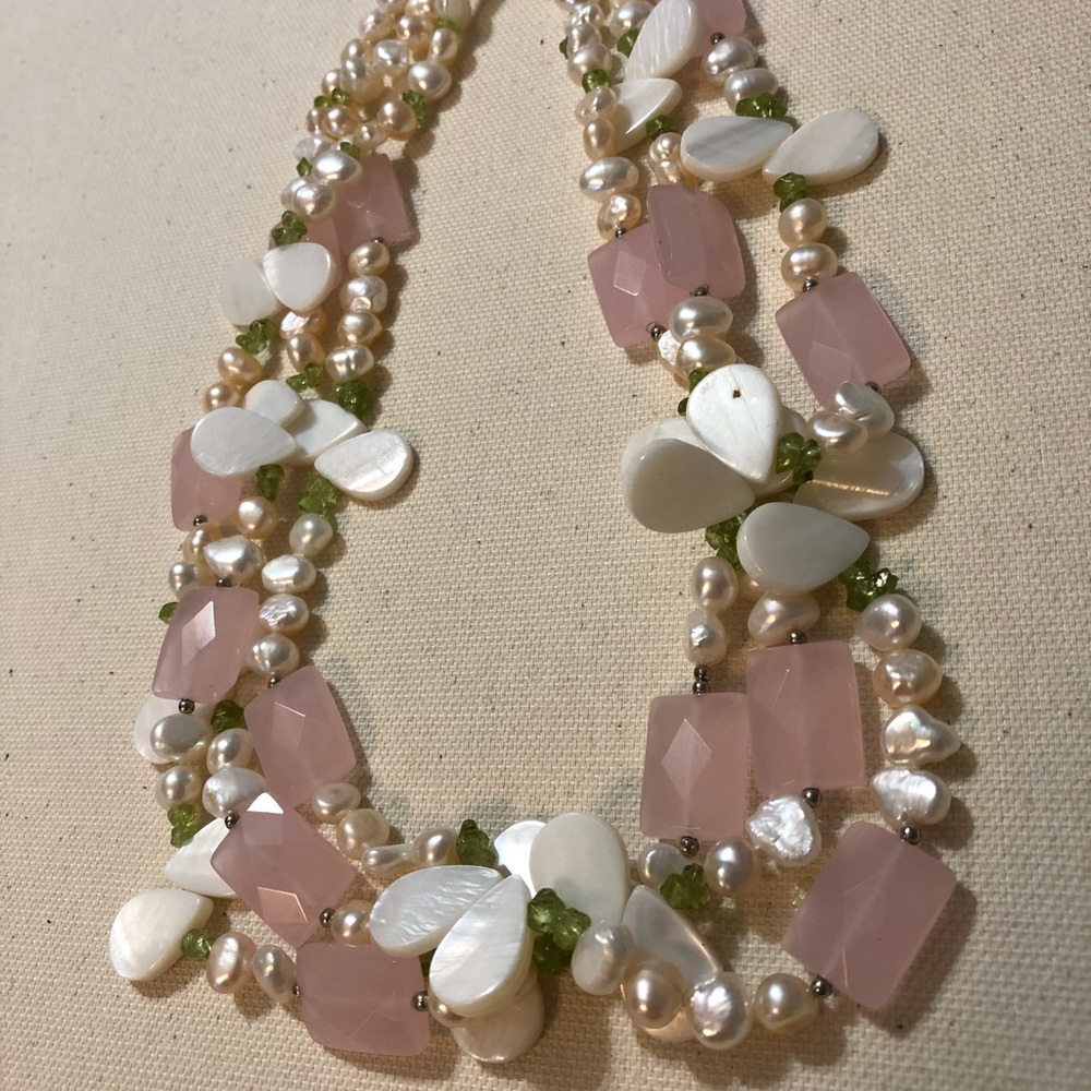 18in 3 strand rose quartz and pearl necklace